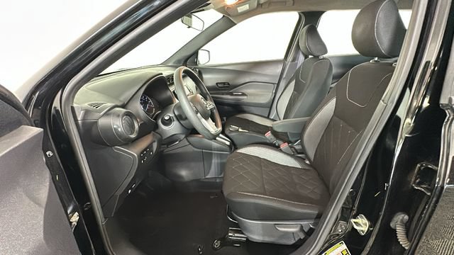 Used 2020 Nissan Kicks S FWD image 11
