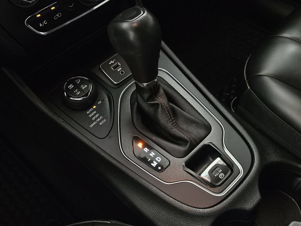 Used 2022 Jeep Cherokee Trailhawk w/ Technology Group B AWD/4WD image 18