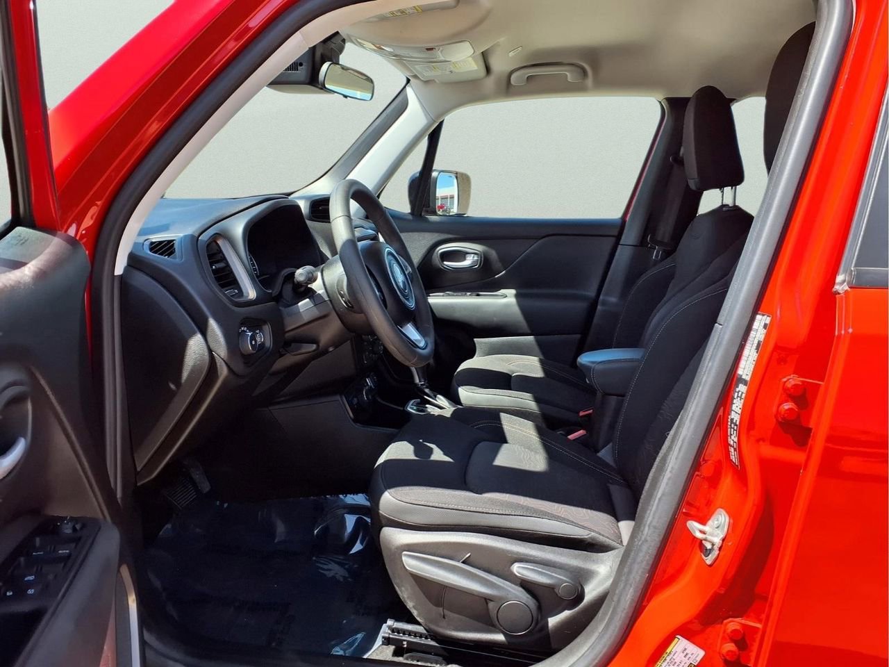 Used 2023 Jeep Renegade Latitude AWD/4WD image 15
