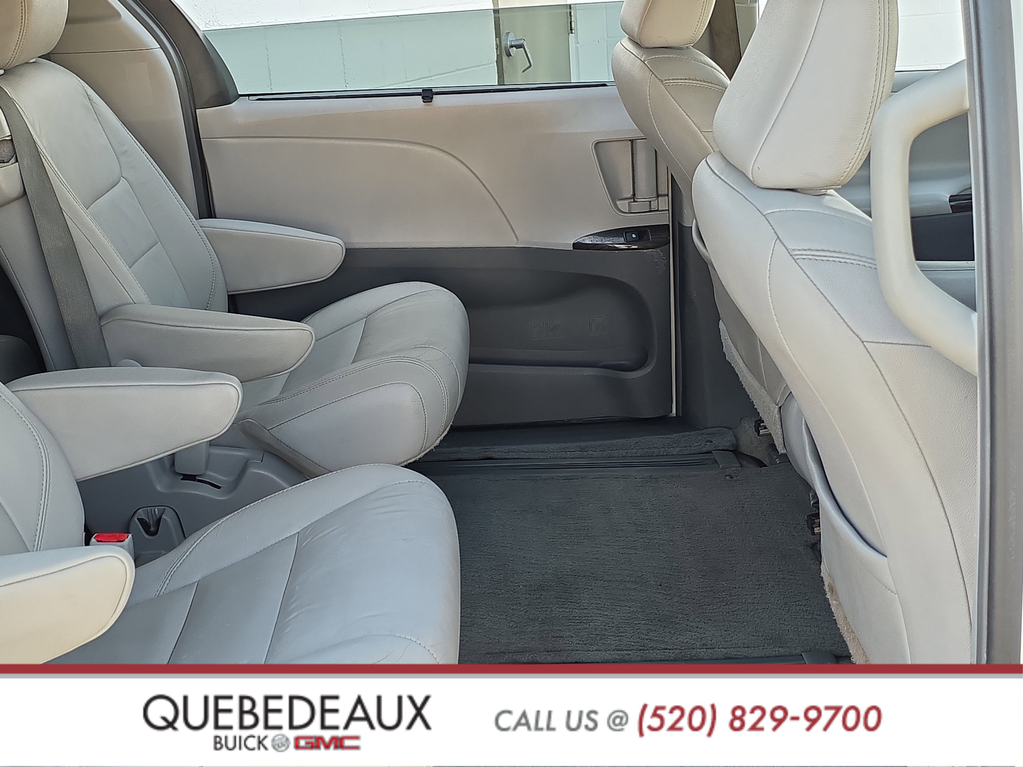 Used 2015 Toyota Sienna XLE w/ XLE Navigation Package FWD image 26