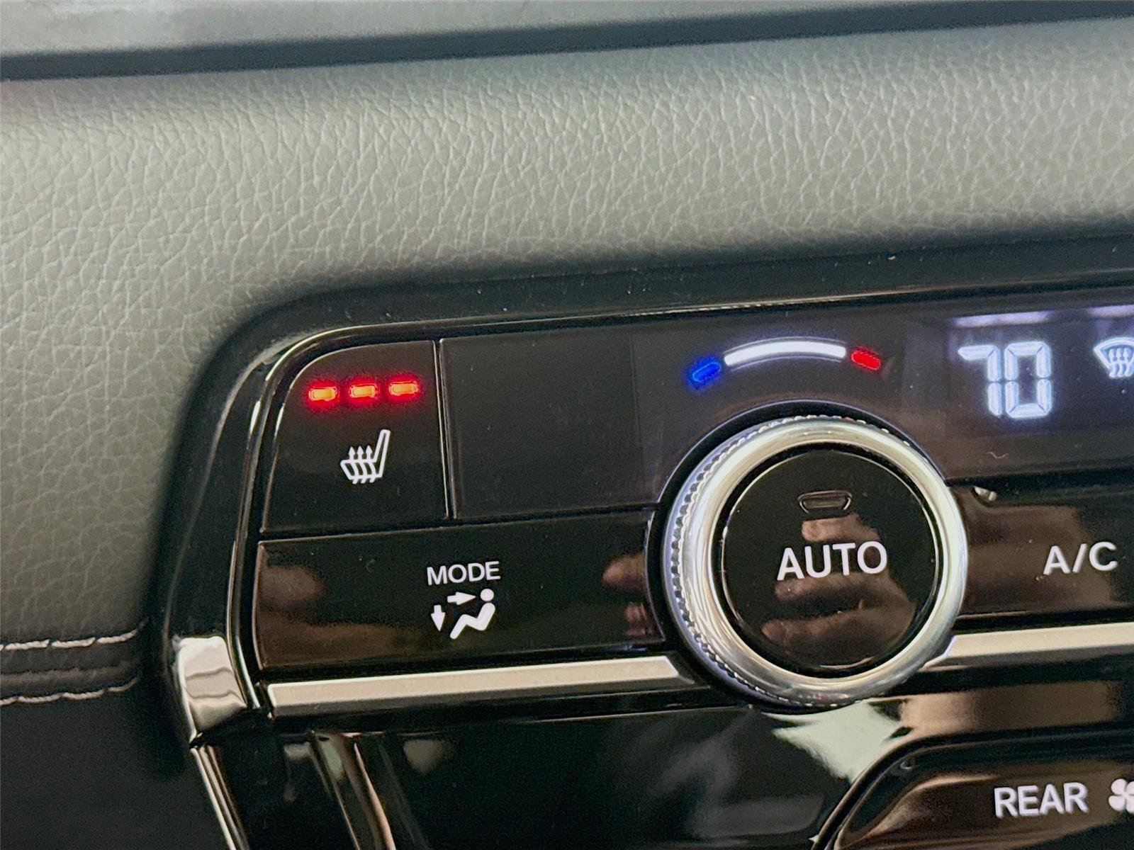 Used 2025 Honda Pilot Touring image 16