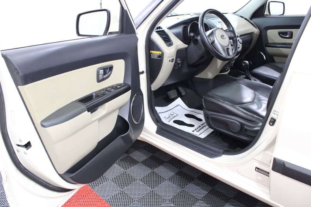 Used 2011 Kia Soul ! FWD image 13