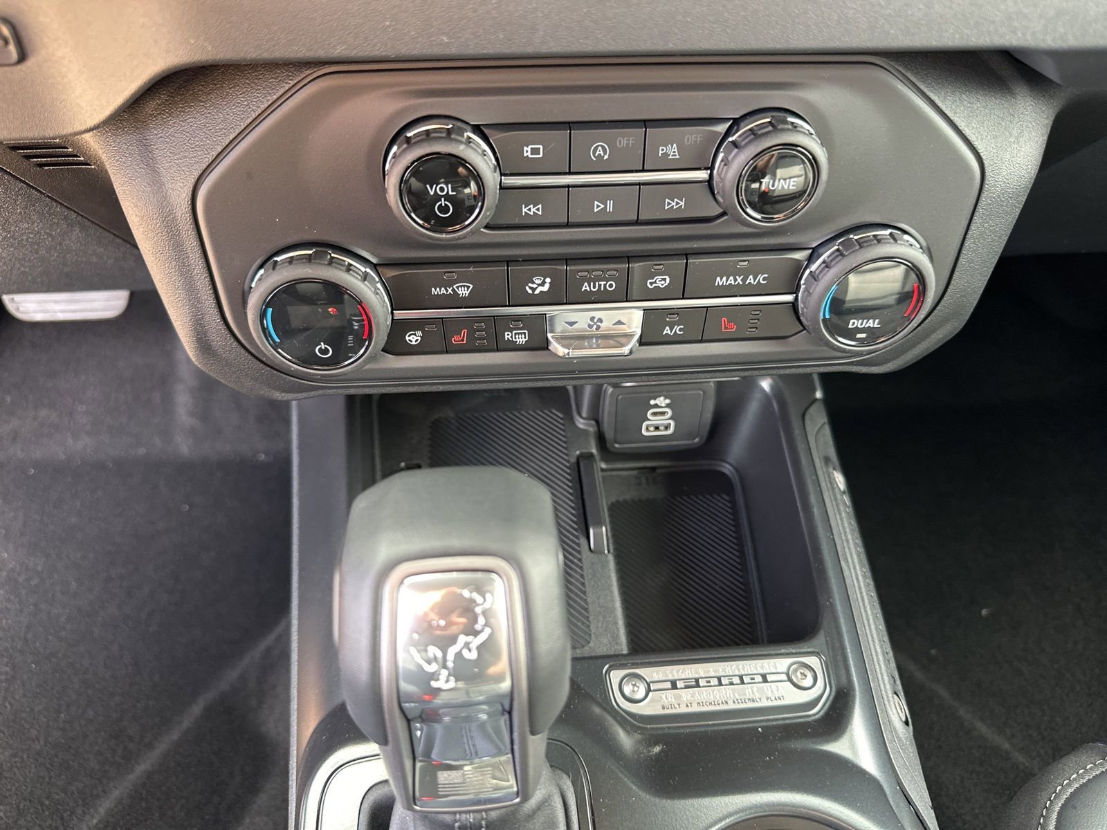 New 2026 Ford Bronco Outer Banks AWD/4WD image 18