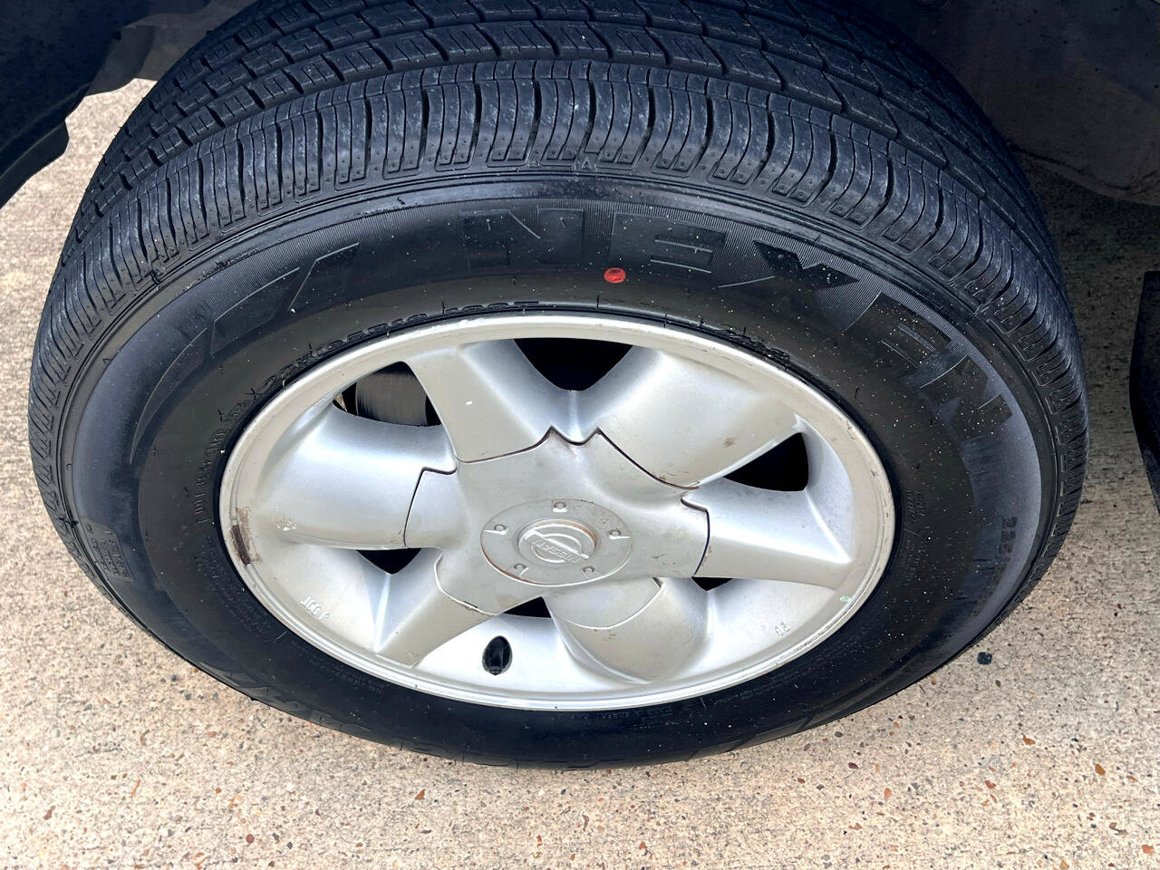 Used 2001 Nissan Pathfinder LE image 12