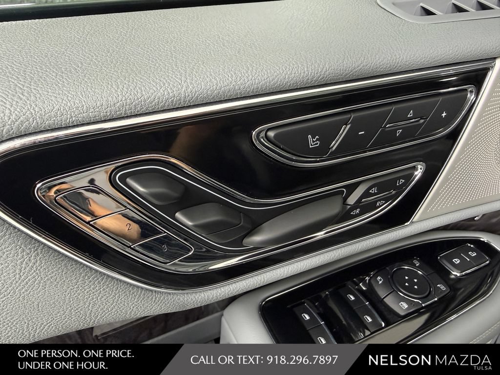 Used 2020 Lincoln Navigator Reserve w/ Luxury Package AWD/4WD image 17
