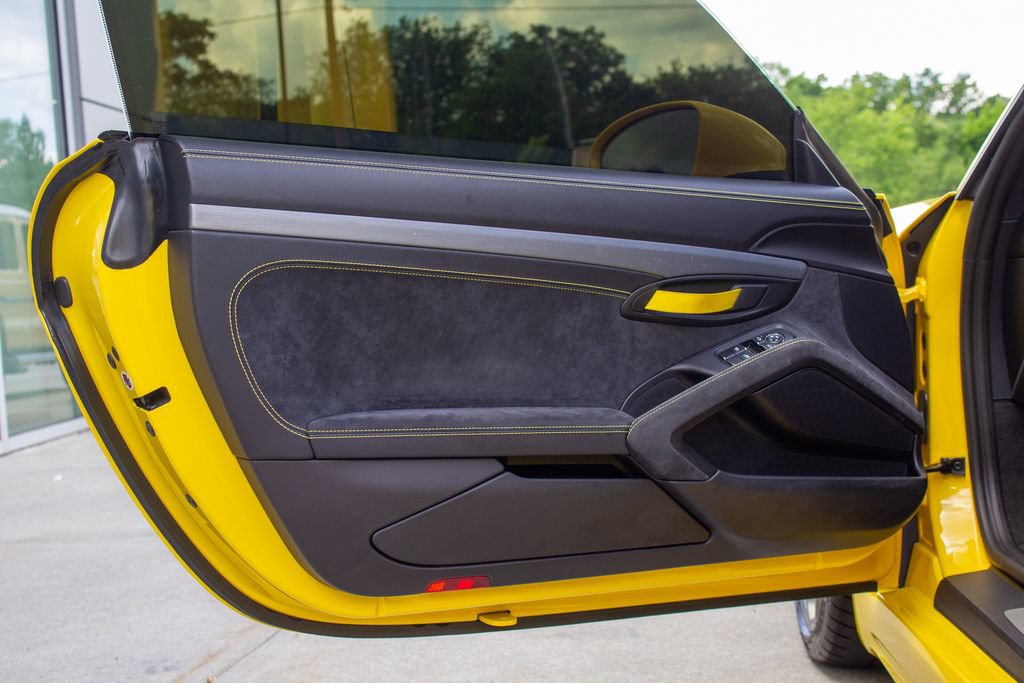 Used 2020 Porsche 718 Cayman GT4 RWD image 17