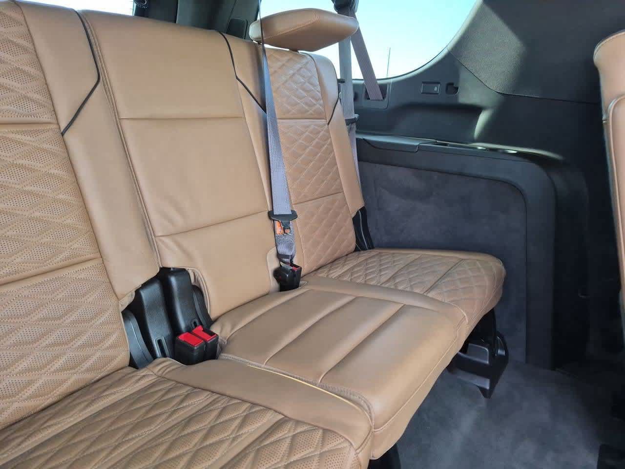 Used 2024 Cadillac Escalade ESV Sport w/ LPO, ONYX Package AWD/4WD image 23