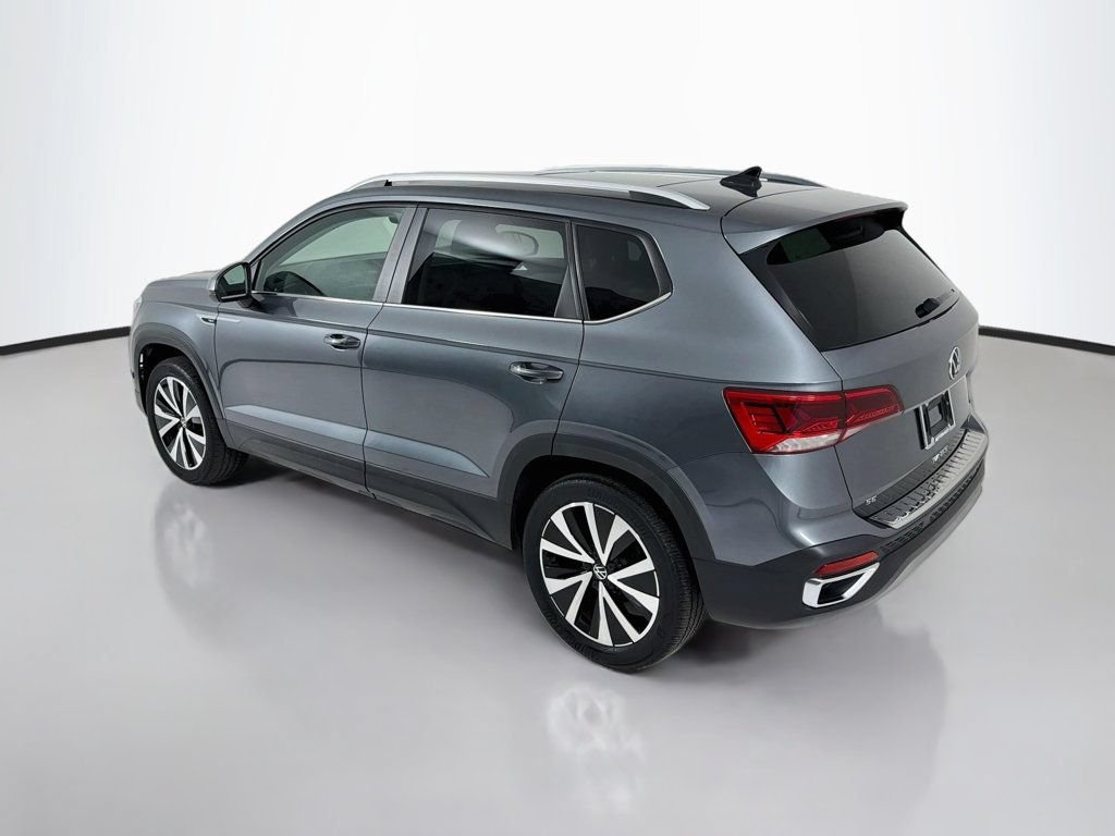 Used 2023 Volkswagen Taos SE w/ Panoramic Sunroof Package AWD/4WD image 5