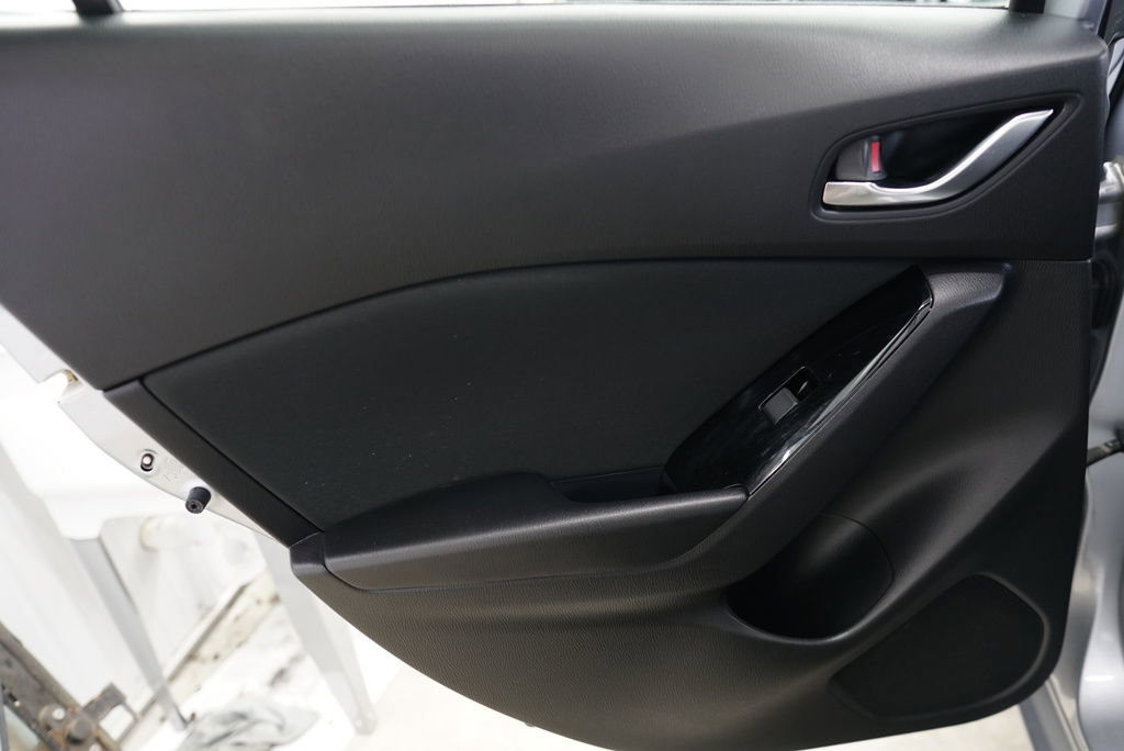 Used 2017 MAZDA MAZDA3 Sport FWD image 37