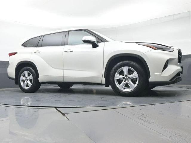 Certified 2021 Toyota Highlander LE image 38