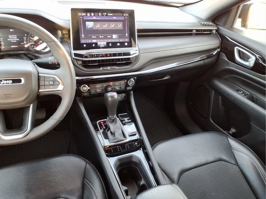 Used 2023 Jeep Compass Latitude w/ Convenience Group AWD/4WD image 16