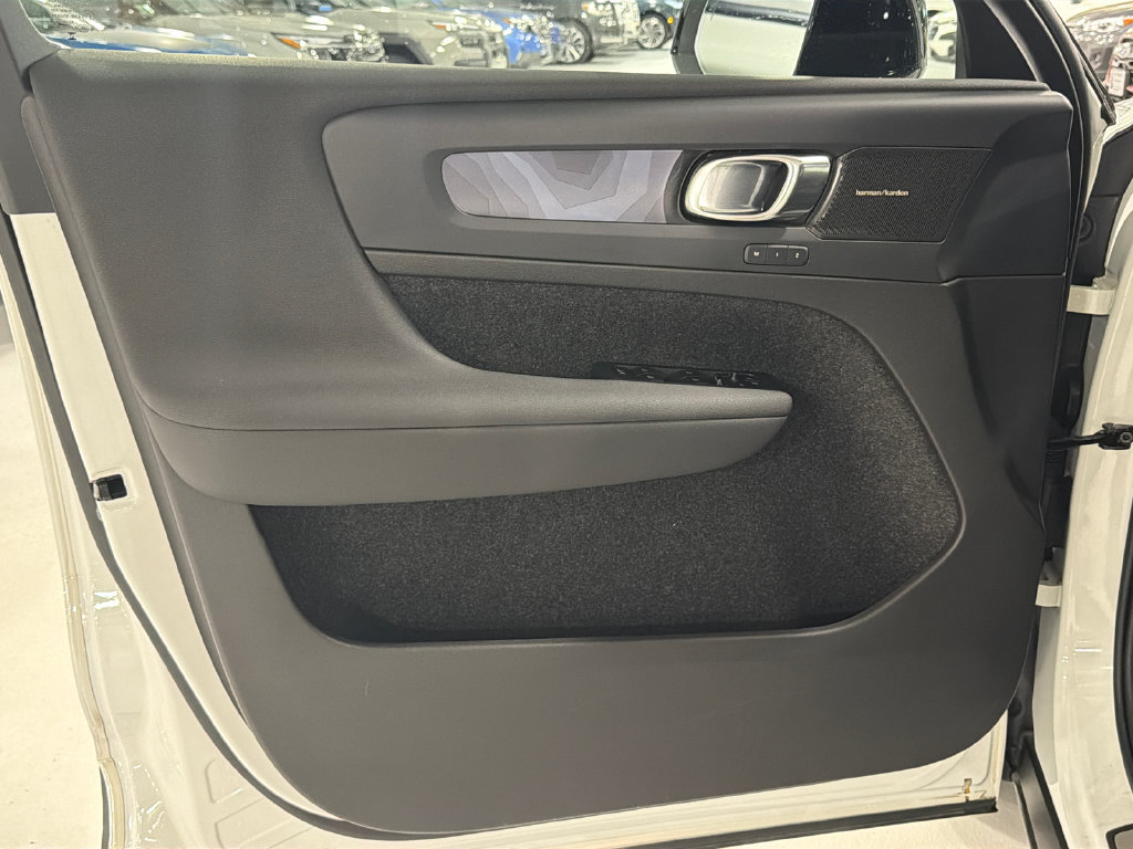 Certified 2023 Volvo C40 P8 Recharge Ultimate AWD/4WD image 9