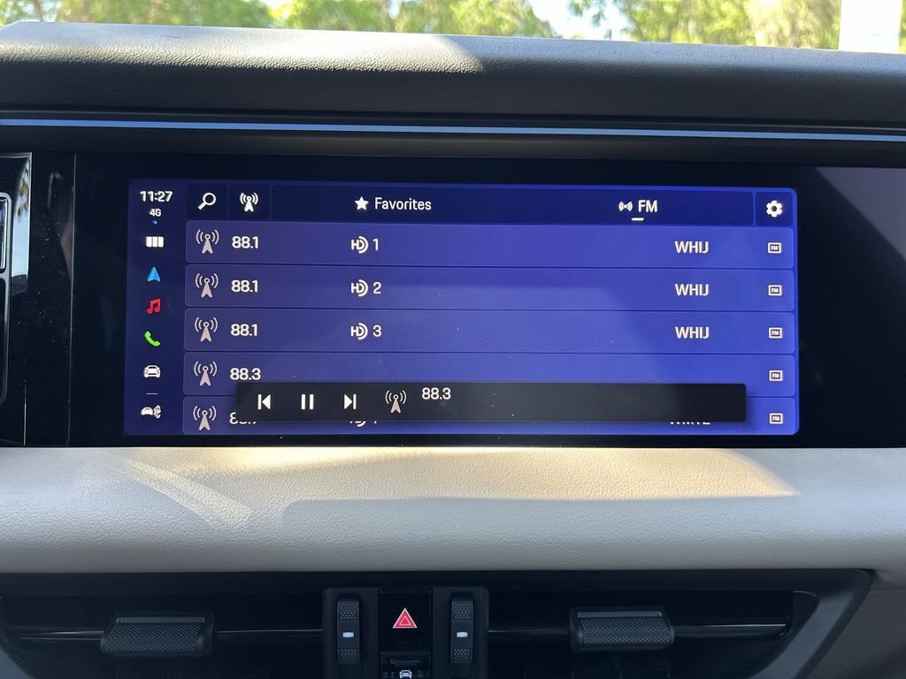 Certified 2025 Porsche Macan Electric image 11