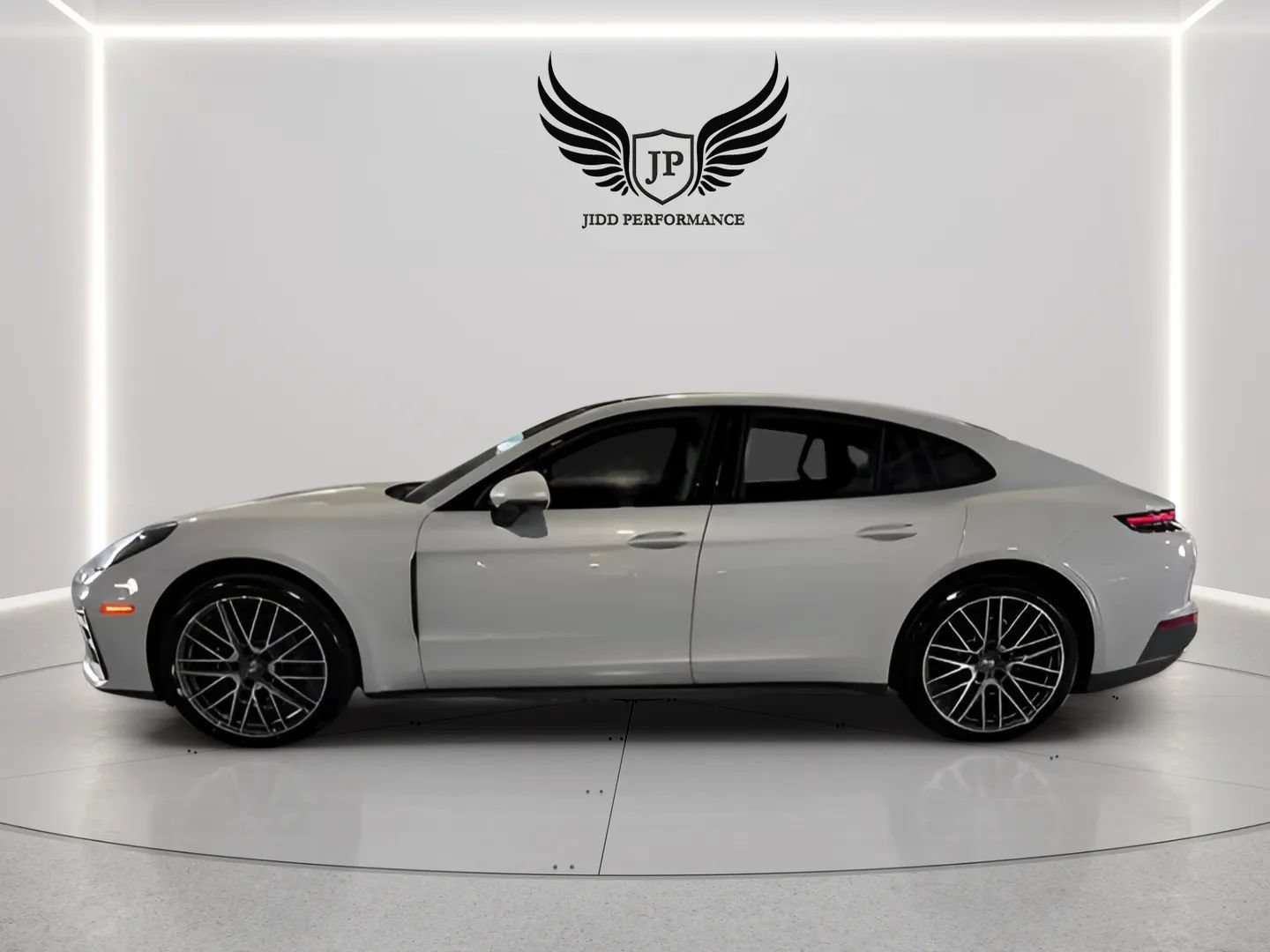 Used 2024 Porsche Panamera image 4