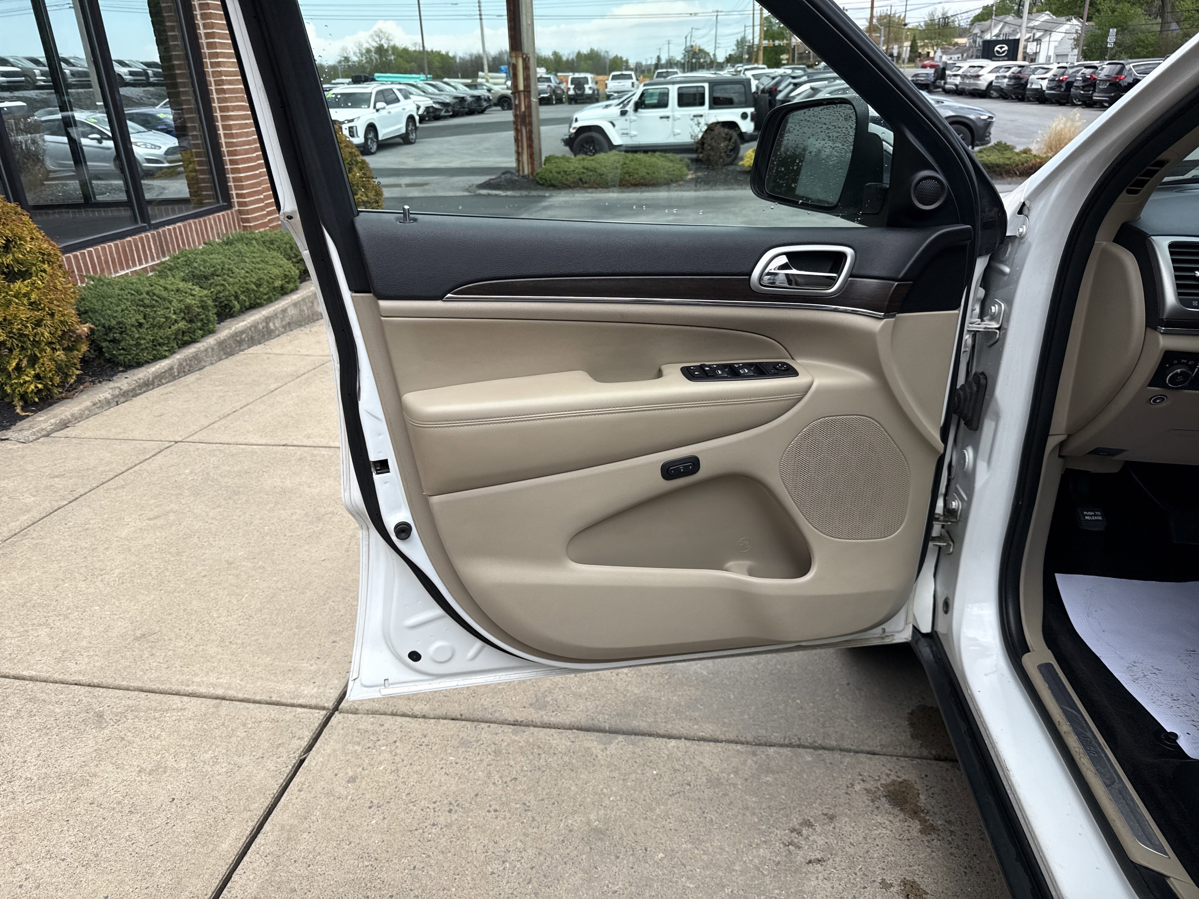 Used 2018 Jeep Grand Cherokee Limited w/ Luxury Group II AWD/4WD image 15