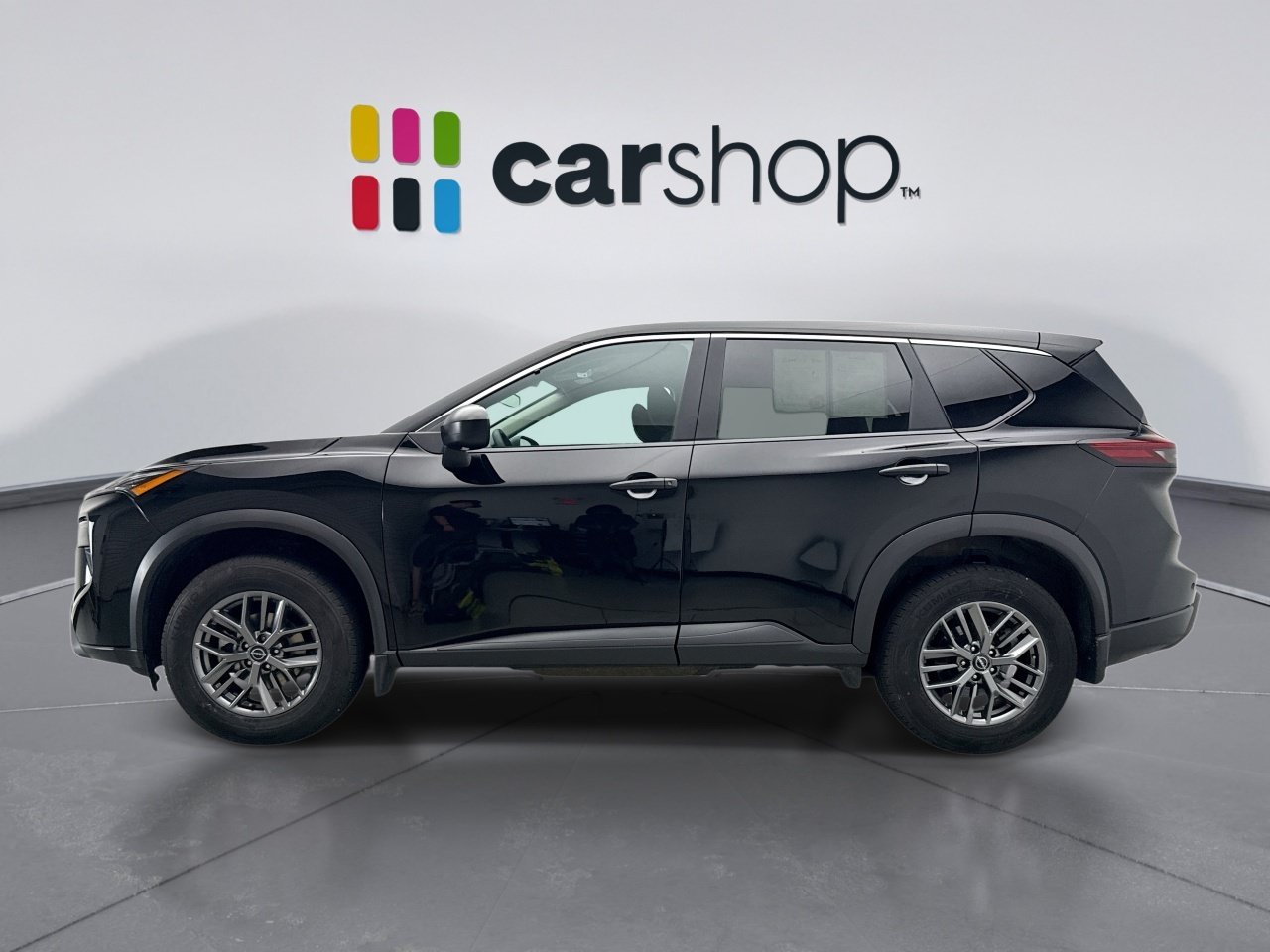 Used 2024 Nissan Rogue S AWD/4WD image 2