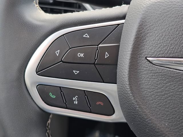 Used 2022 Chrysler Pacifica Touring-L image 16