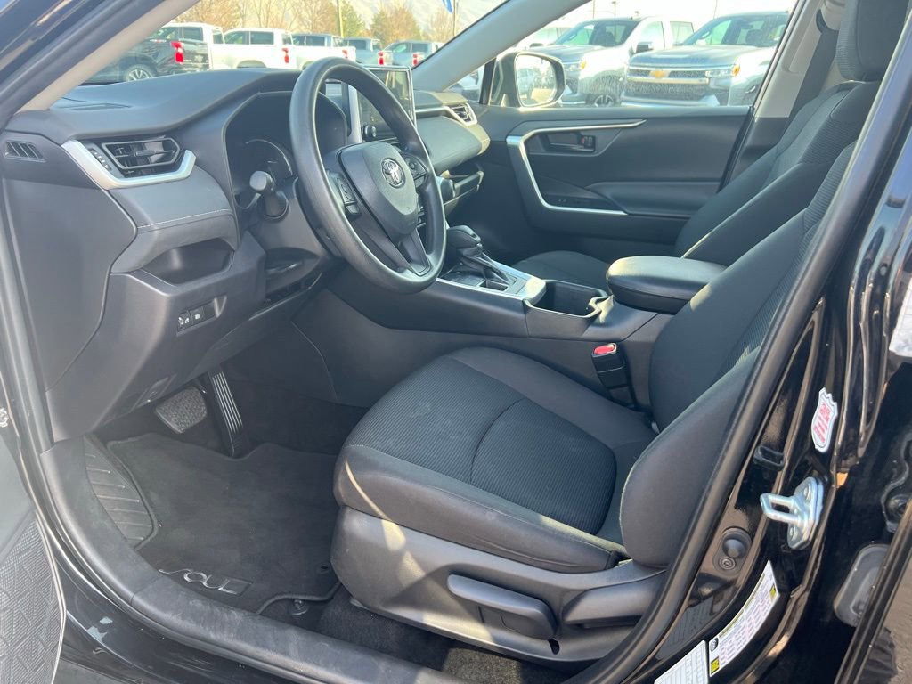 Used 2024 Toyota RAV4 LE AWD/4WD image 16