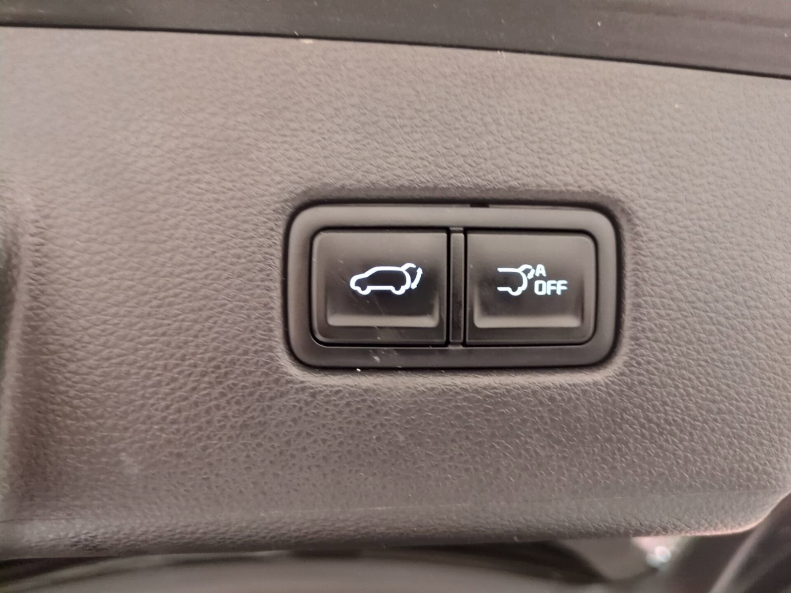 Certified 2023 Kia Carnival EX image 16