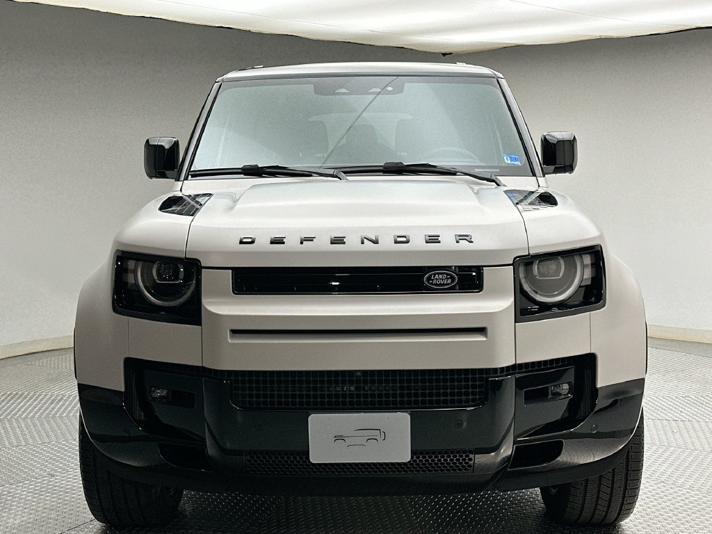 Used 2026 Land Rover Defender 130 X-Dynamic SE AWD/4WD image 16