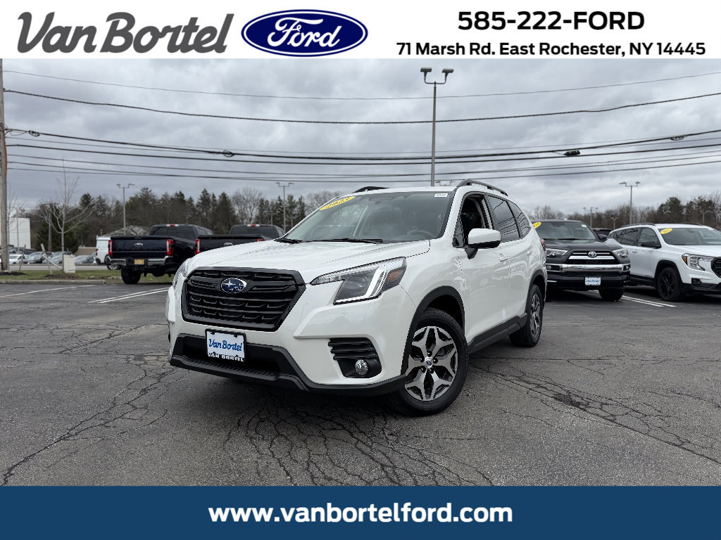 Used 2023 Subaru Forester Premium image 1