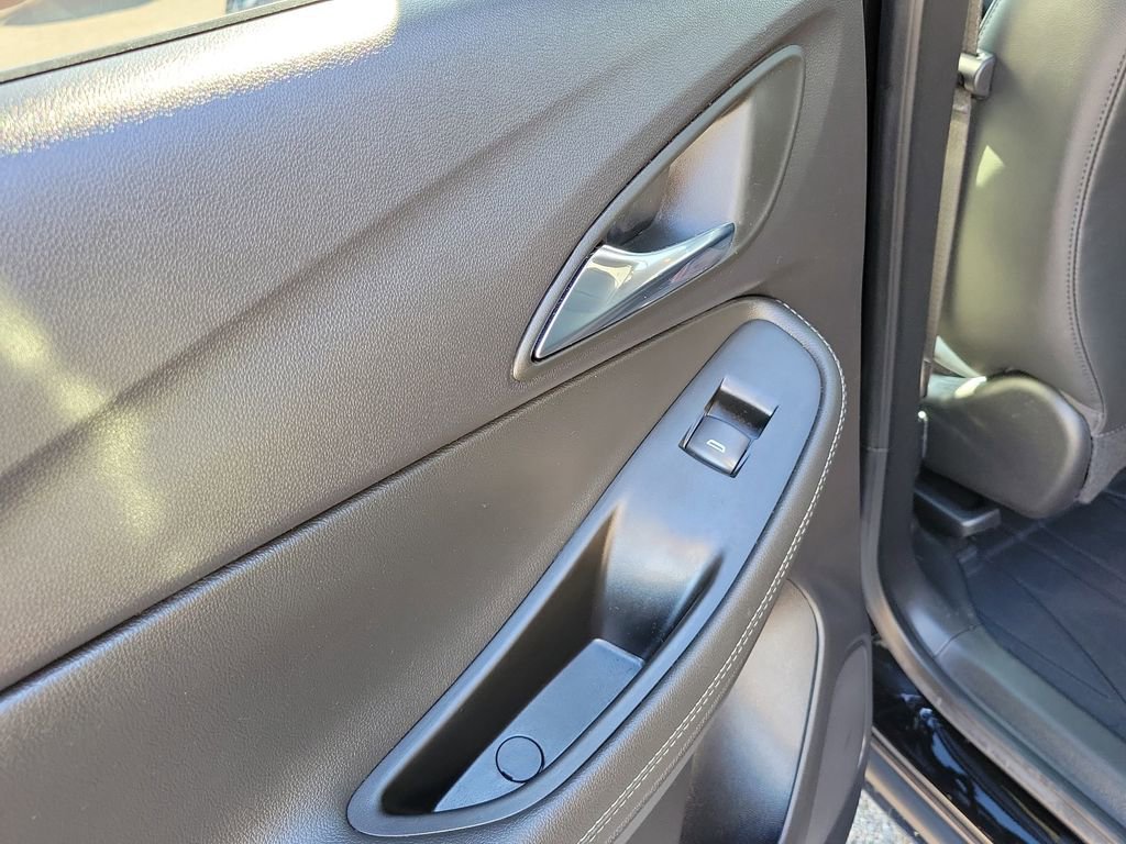 Used 2023 Buick Encore GX Essence w/ Experience Buick Package image 16