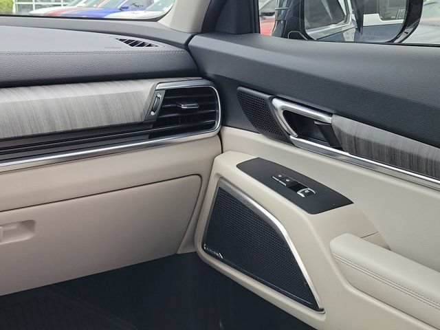 Used 2024 Kia Telluride SX w/ Towing Package FWD image 4