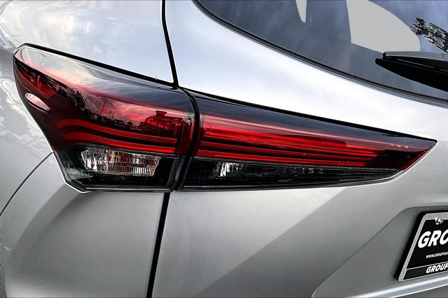 Used 2024 Toyota Highlander Platinum AWD/4WD image 29