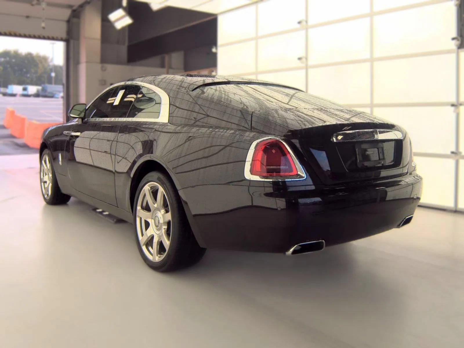 Used 2015 Rolls-Royce Wraith RWD image 12
