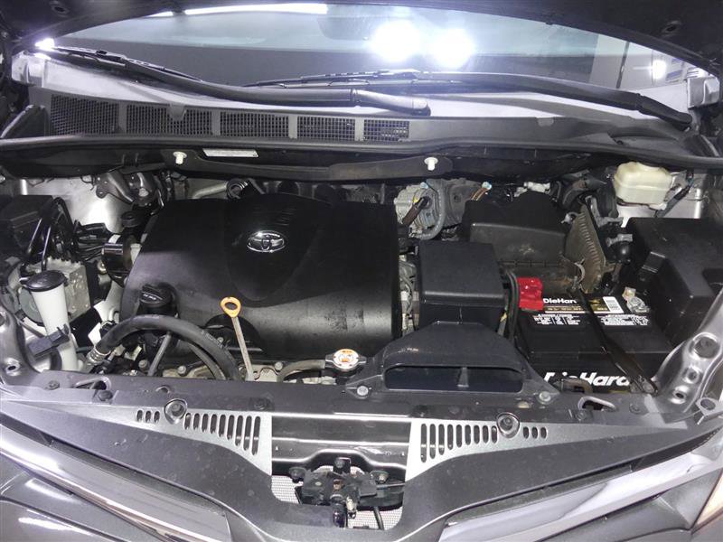 Used 2018 Toyota Sienna XLE Premium w/ Cargo Management Package image 12