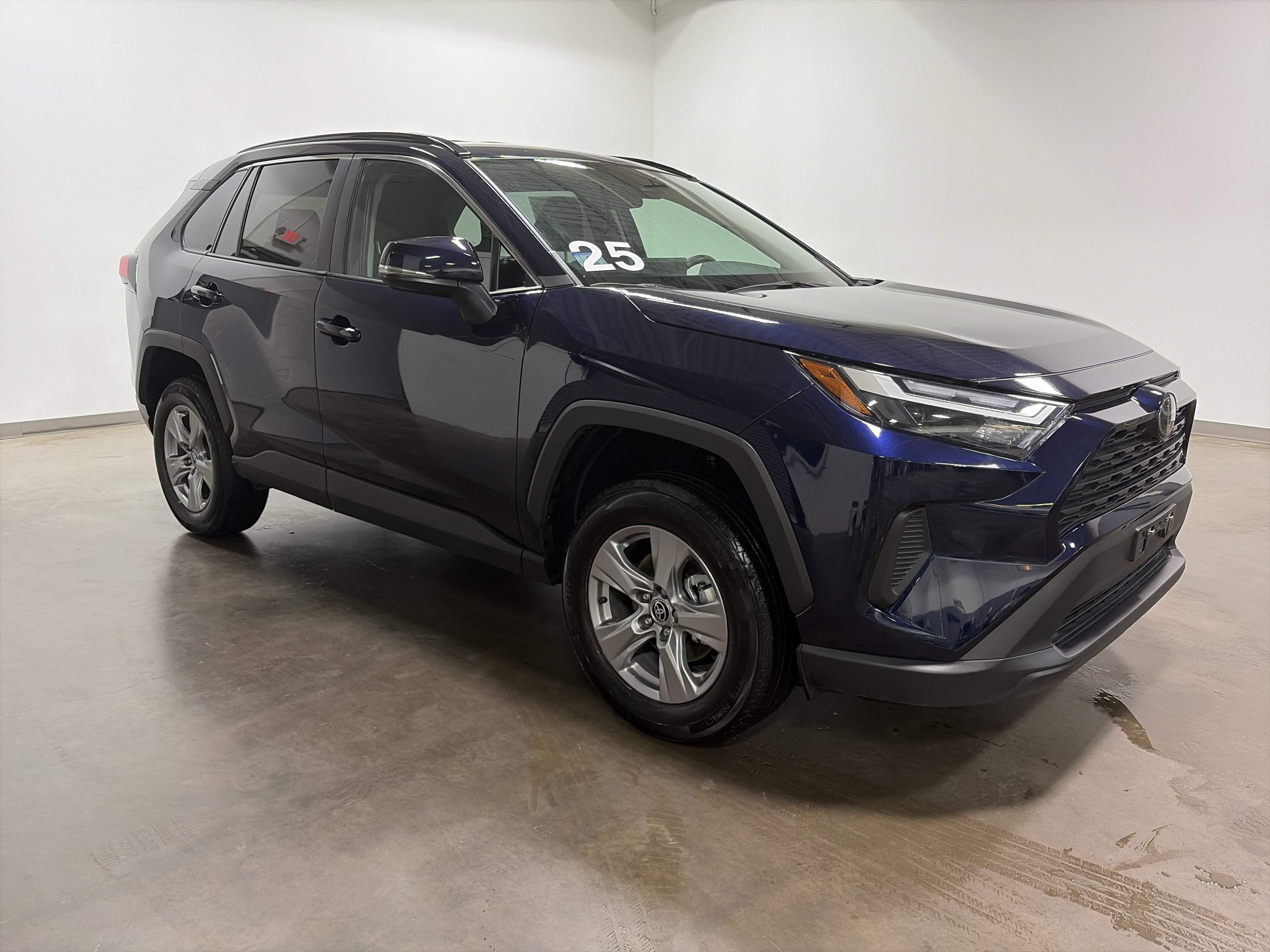 Used 2025 Toyota RAV4 XLE AWD/4WD image 2