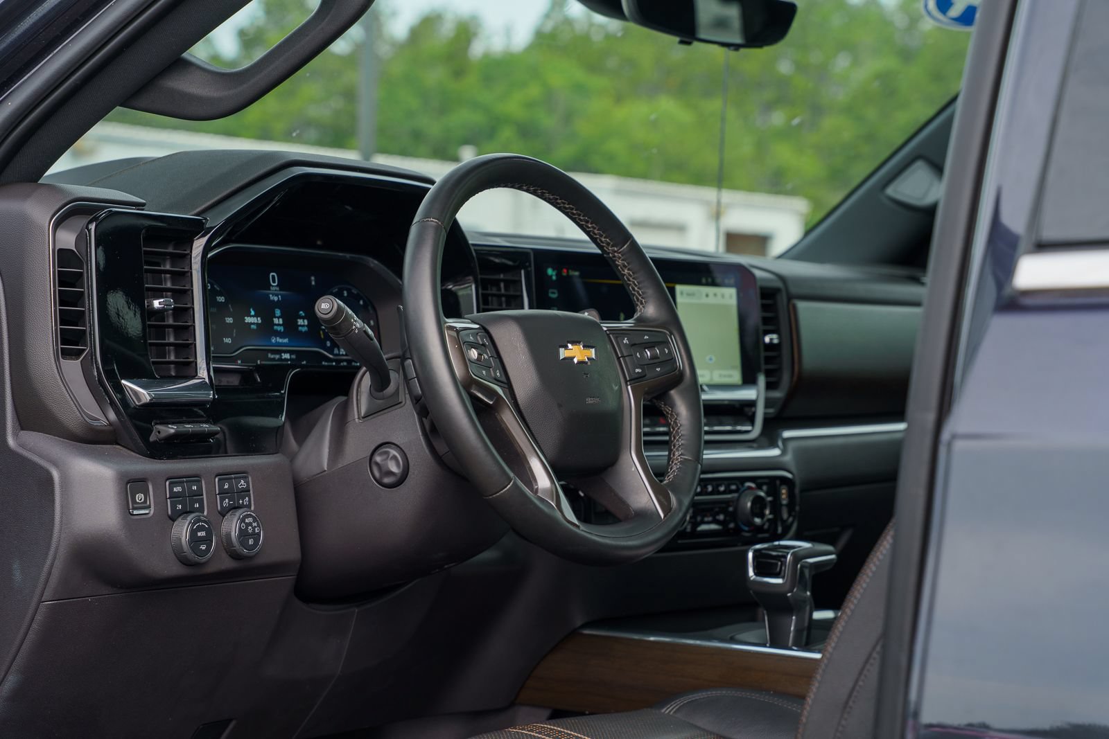 Used 2024 Chevrolet Silverado 1500 High Country w/ Technology Package AWD/4WD image 28