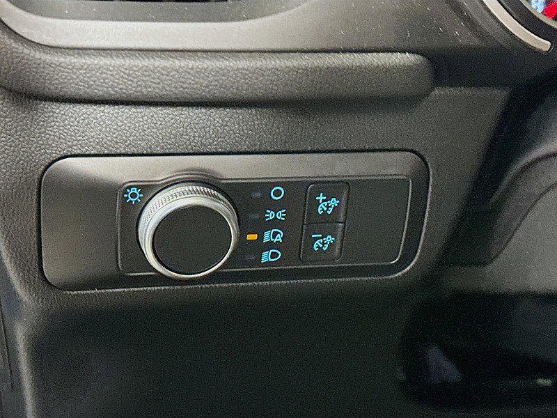 Used 2020 Ford Escape SE image 10