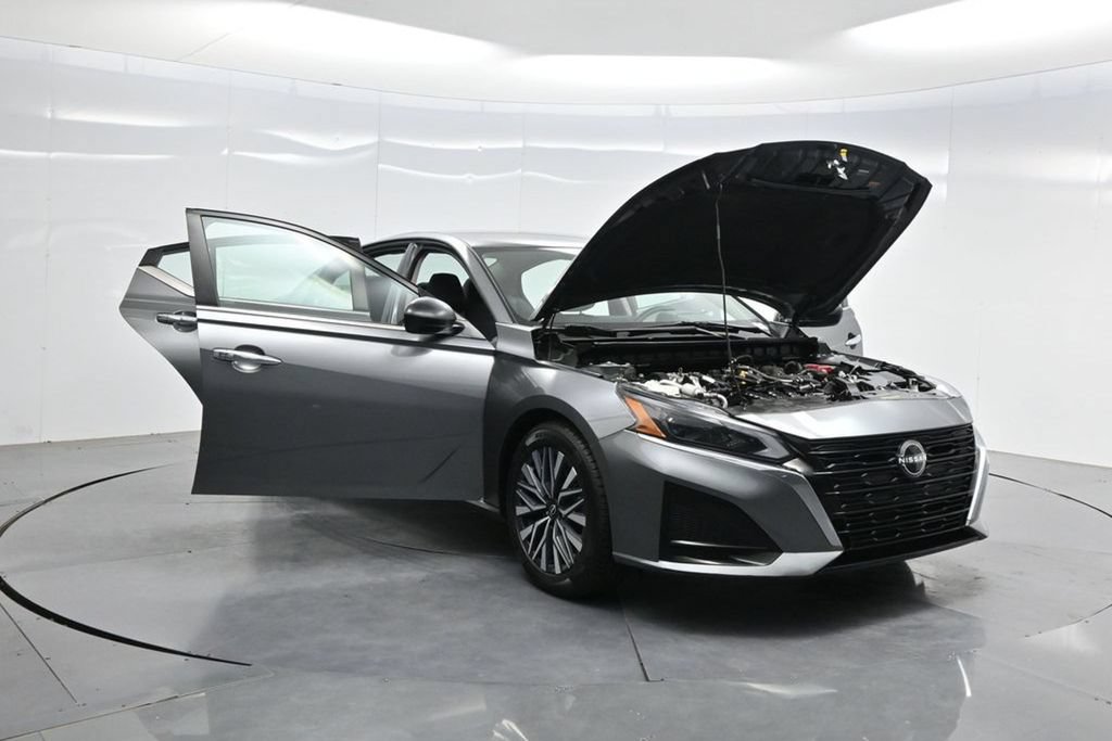 Used 2024 Nissan Altima 2.5 SV FWD image 44