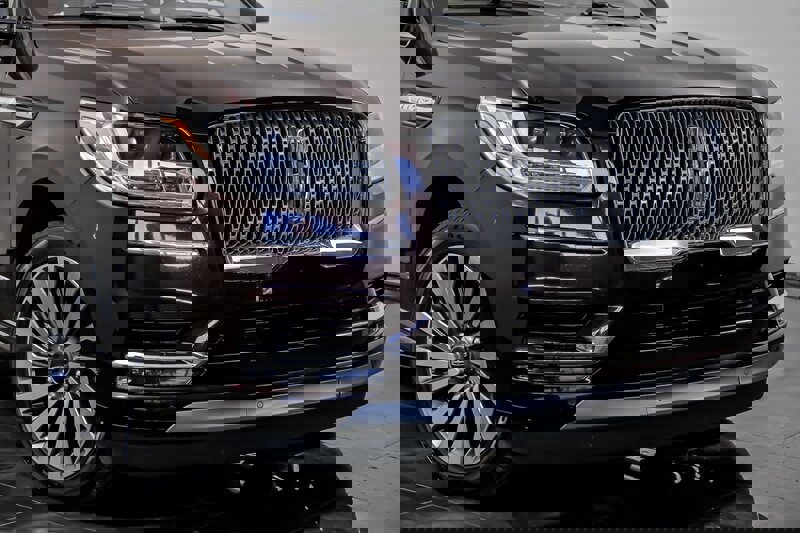 Used 2019 Lincoln Navigator Reserve image 2