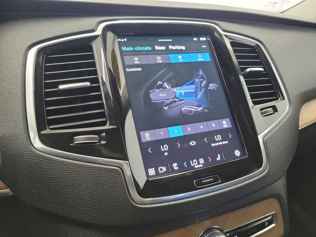 Used 2023 Volvo XC90 B6 Plus image 29