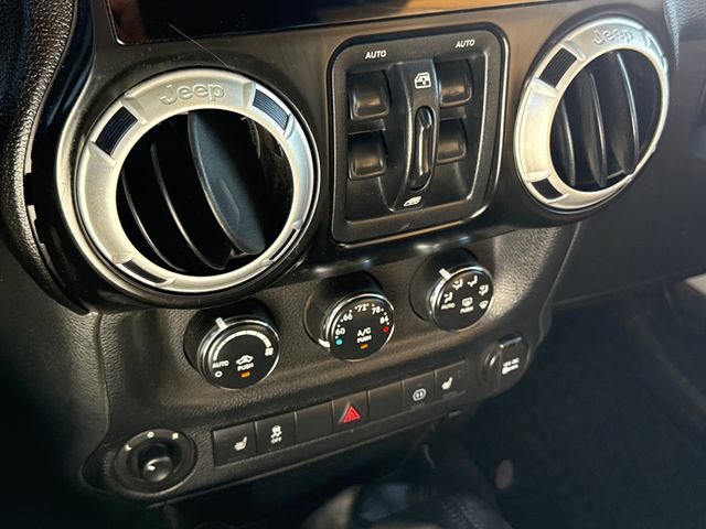 Used 2012 Jeep Wrangler Unlimited Rubicon w/ Dual Top Group AWD/4WD image 26