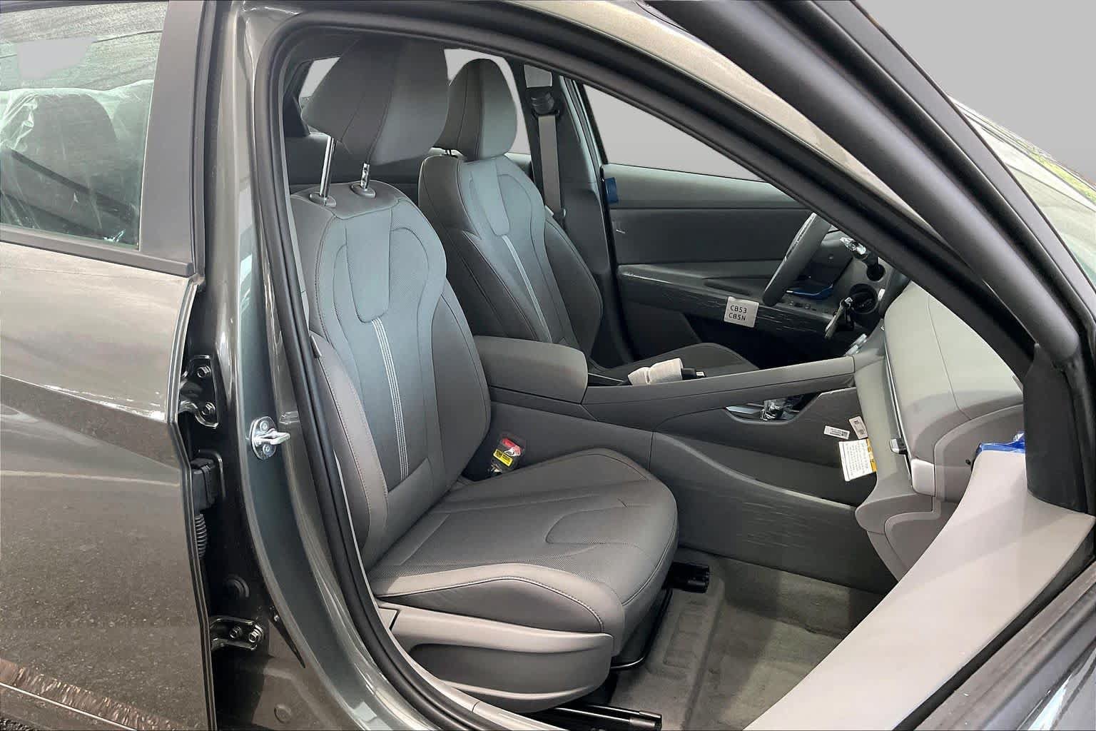 Certified 2026 Hyundai Elantra SE FWD image 9