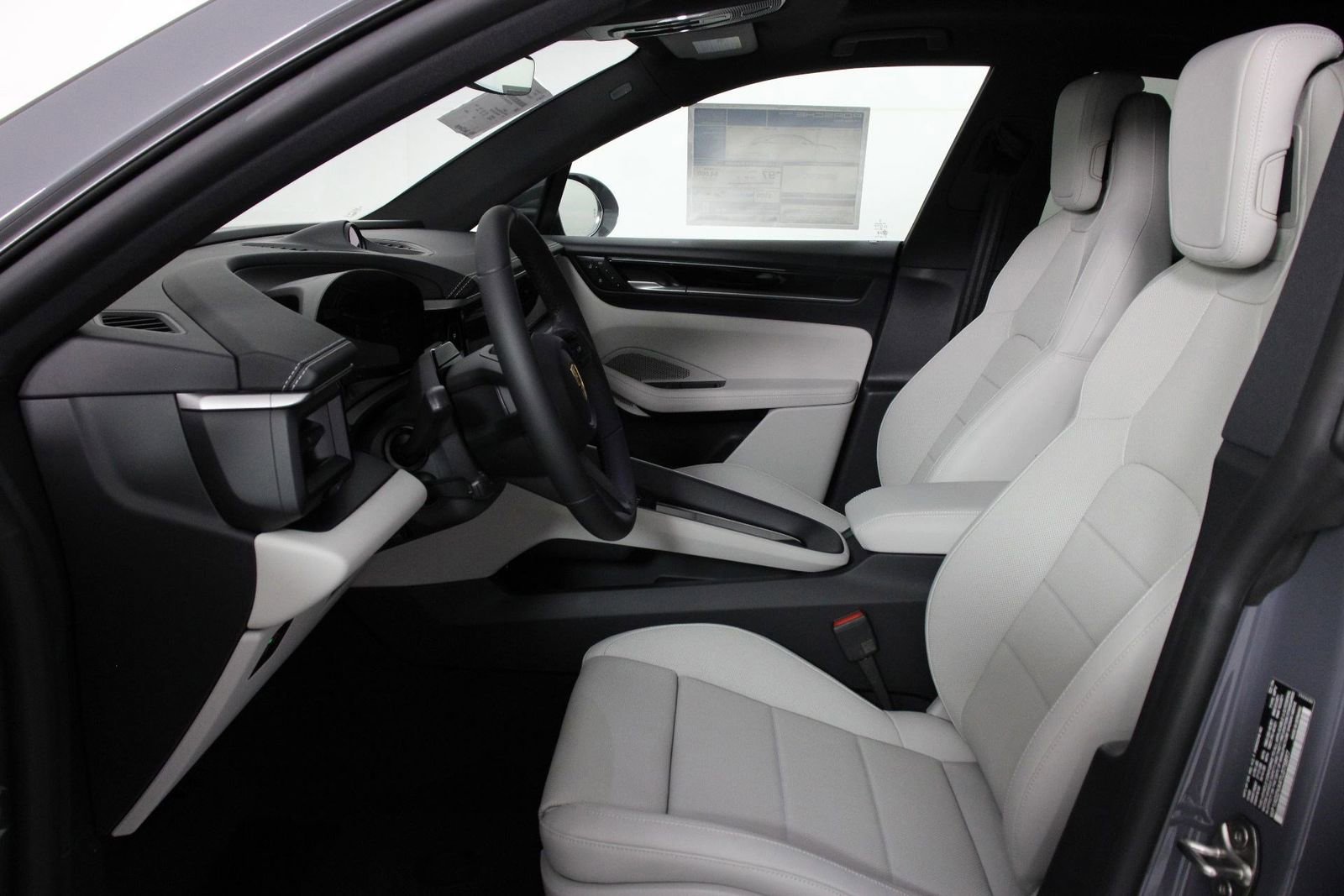 New 2026 Porsche Macan Electric RWD image 5