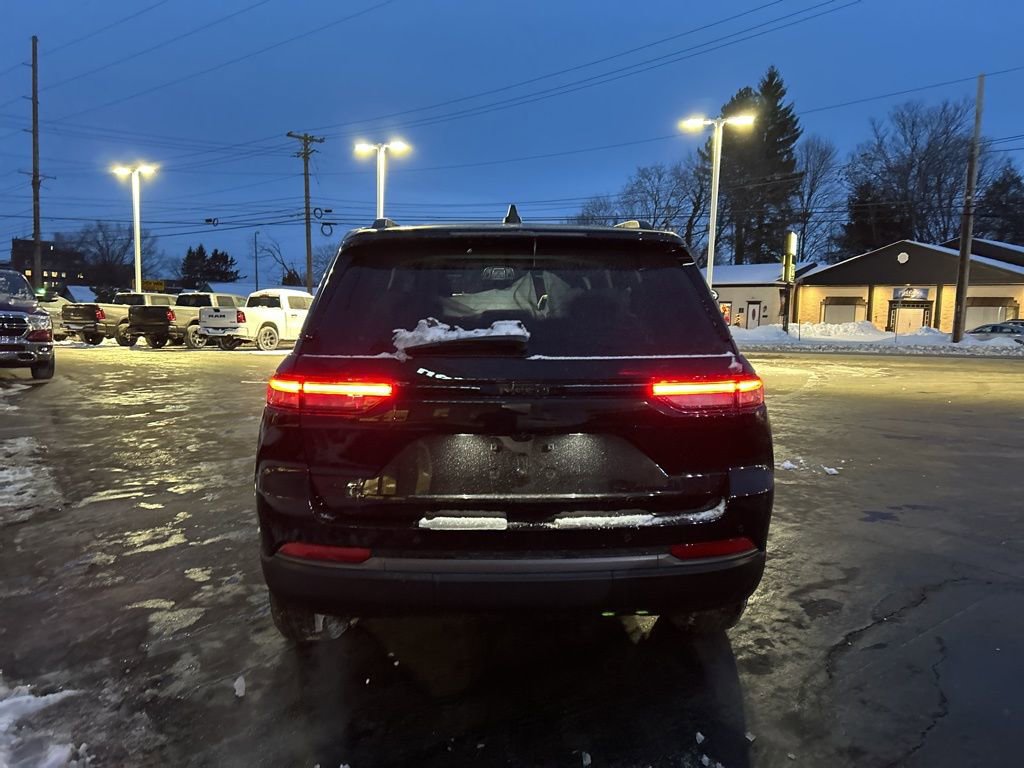 New 2026 Jeep Grand Cherokee Altitude image 5