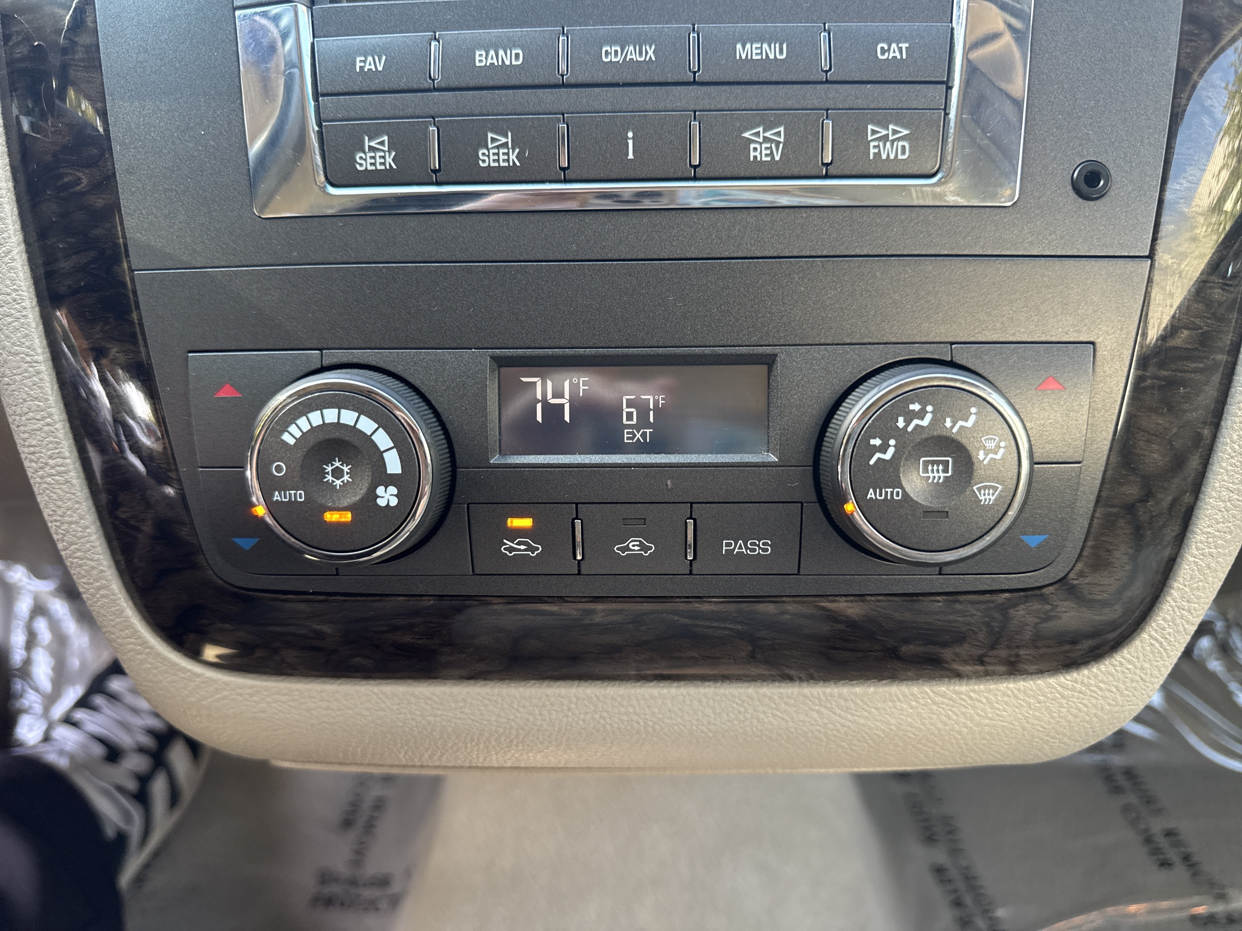 Used 2009 Cadillac DTS w/ Trunk Convenience Package FWD image 24