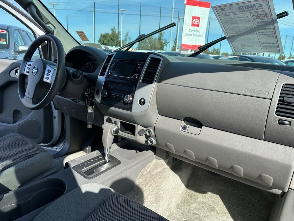 Used 2015 Nissan Frontier SV image 16