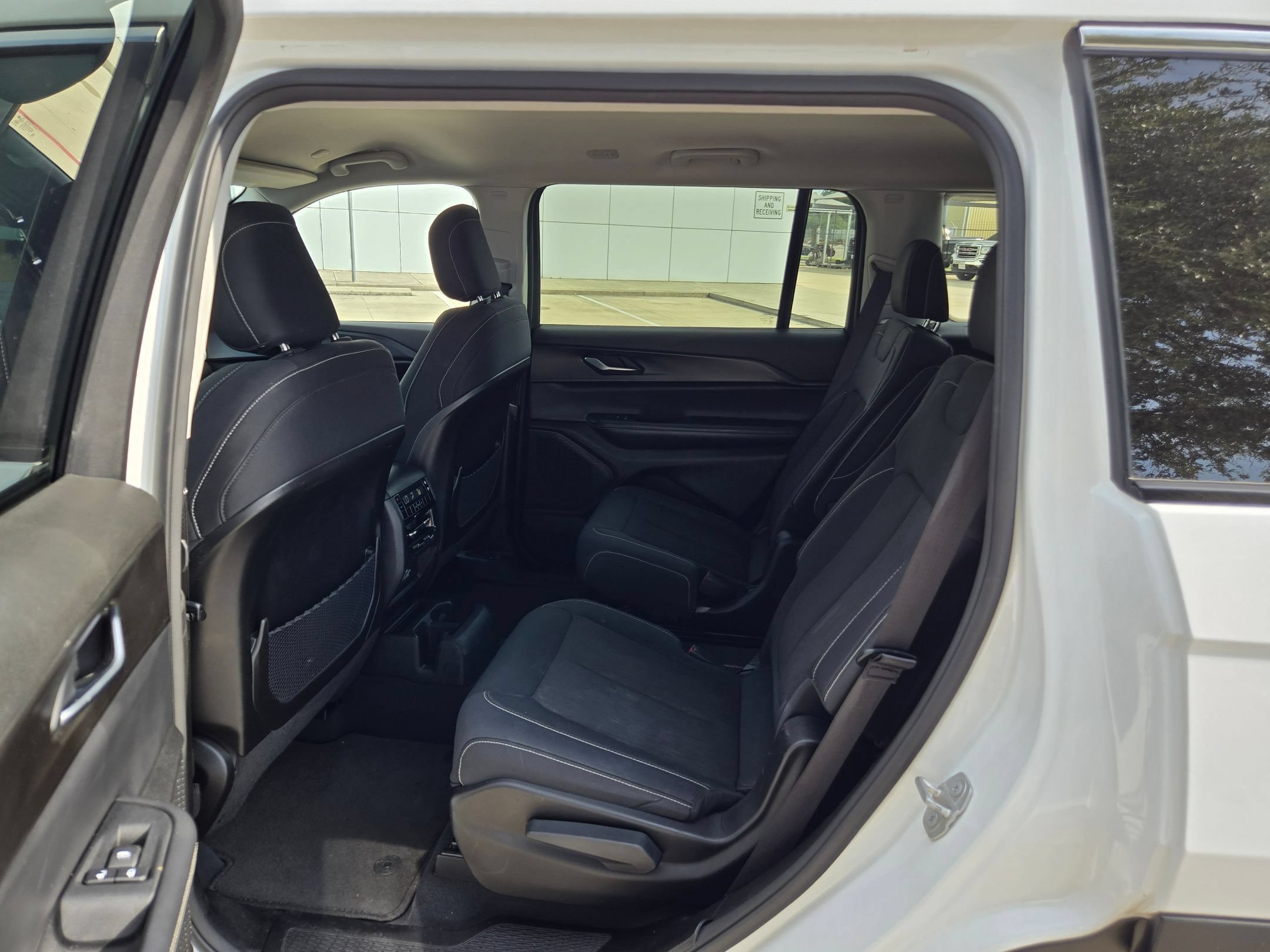 Used 2023 Jeep Grand Cherokee L Laredo AWD/4WD image 21