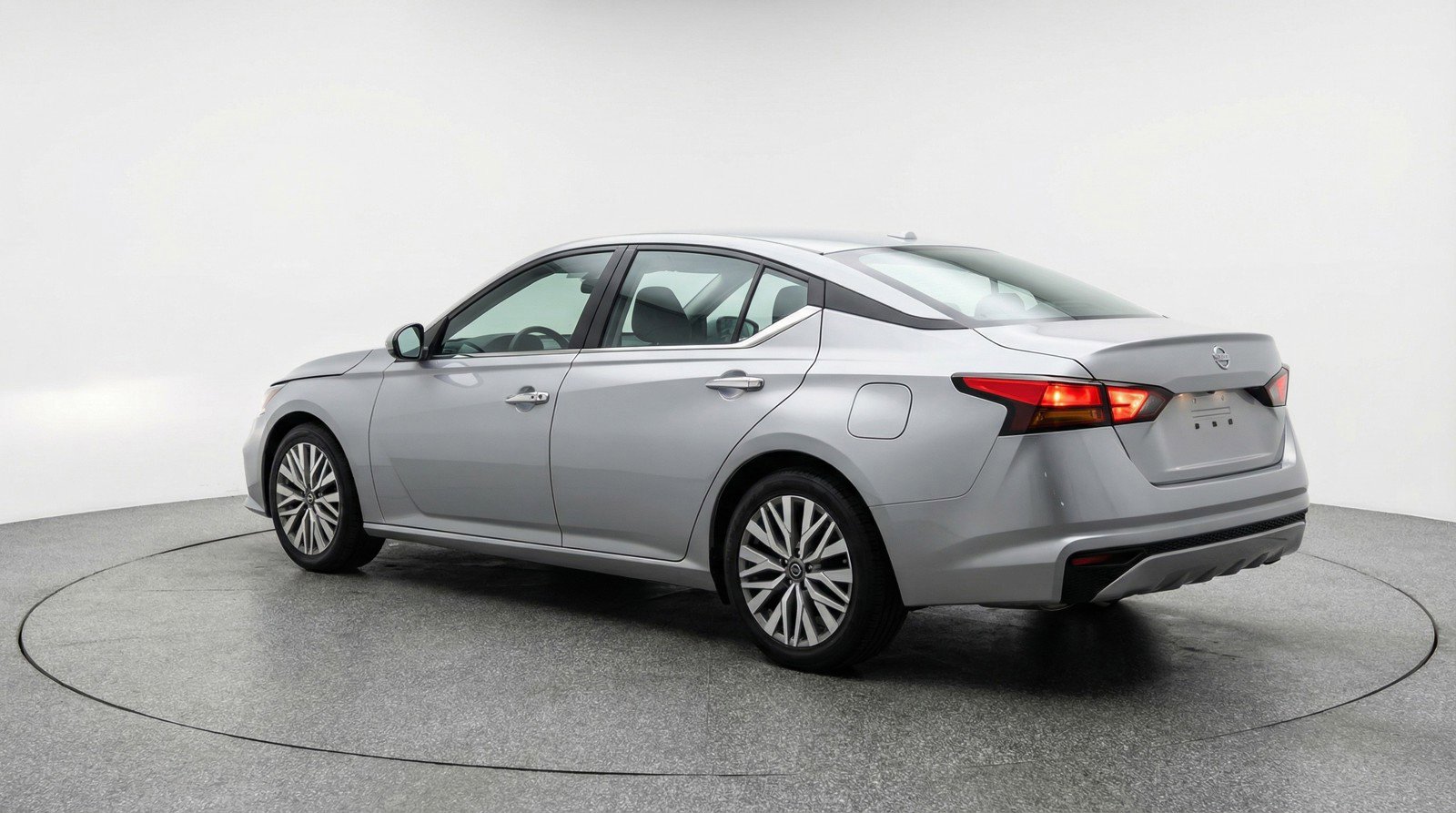 Used 2025 Nissan Altima 2.5 SV image 6