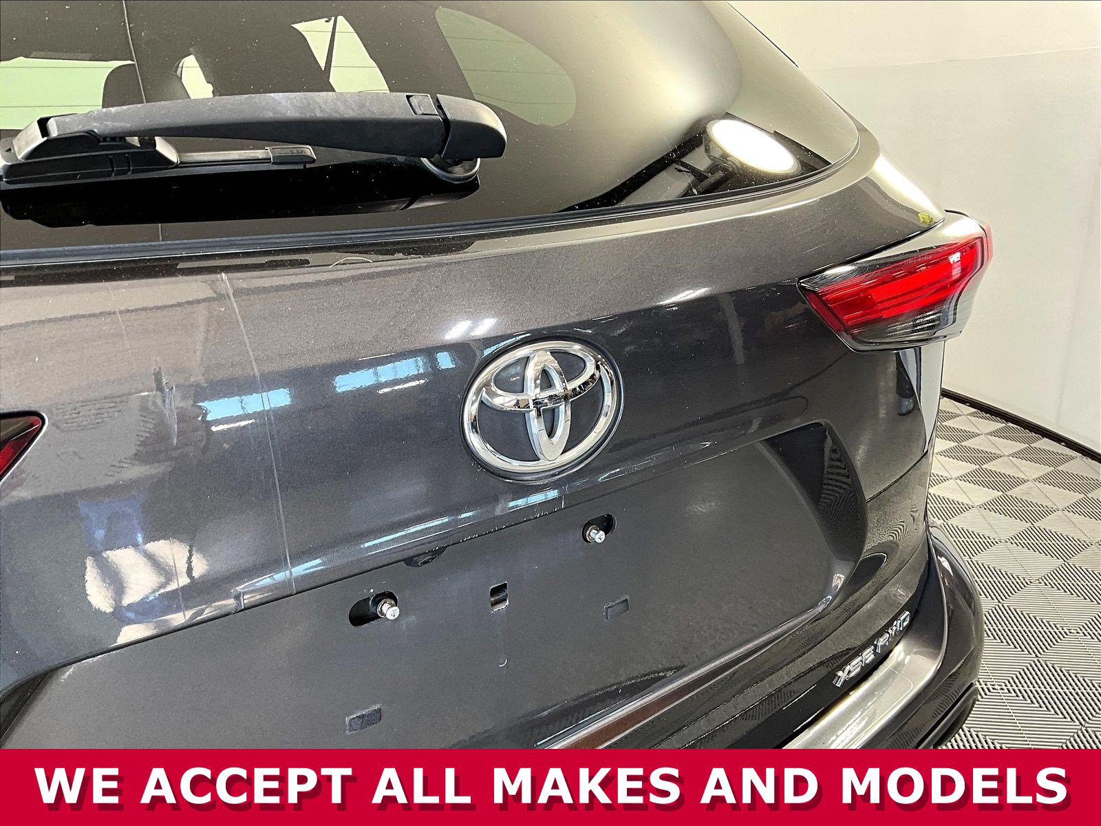 Used 2021 Toyota Highlander XSE AWD/4WD image 23