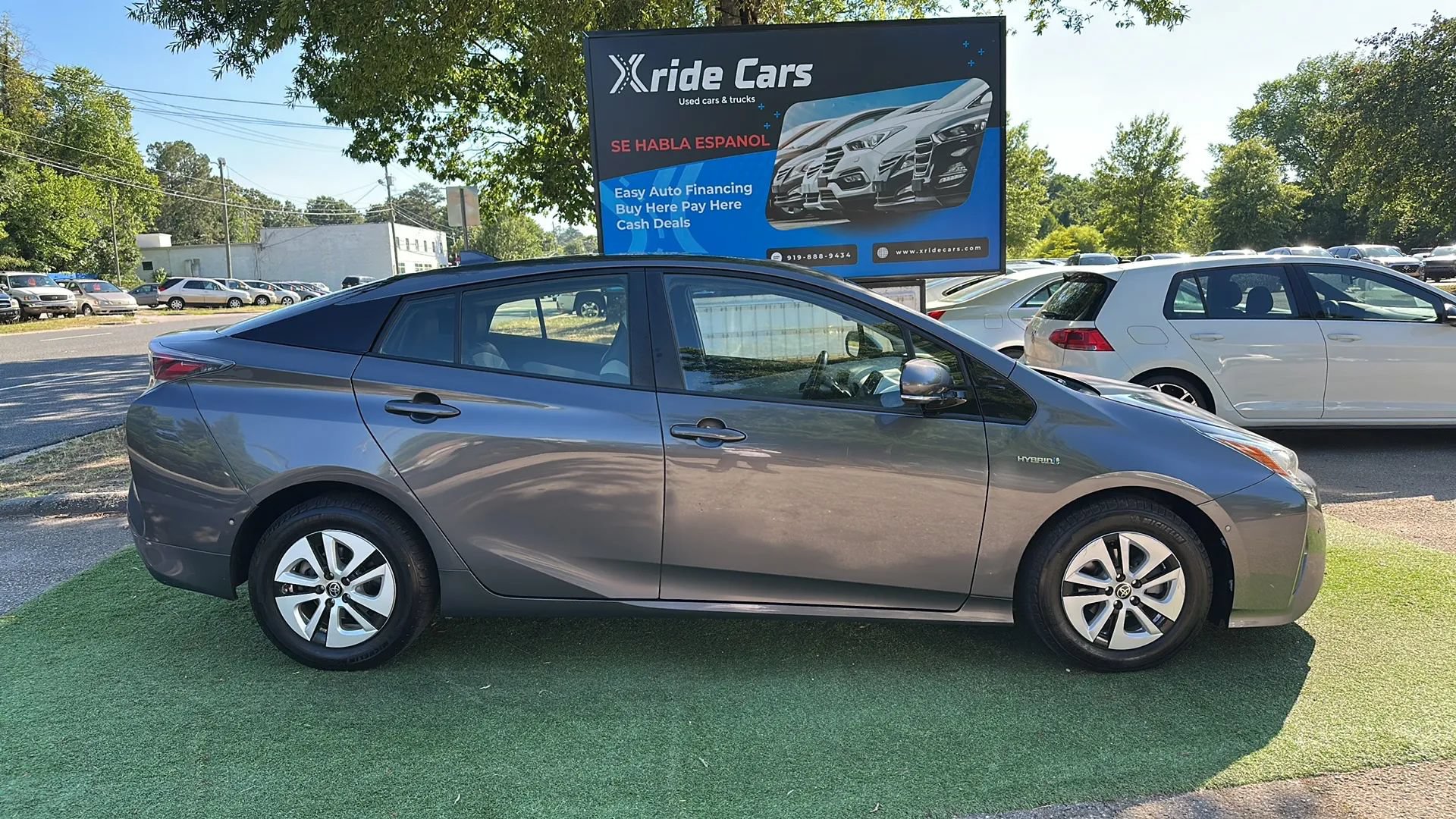 Used 2017 Toyota Prius Four w/ Advanced Technology Package FWD image 8
