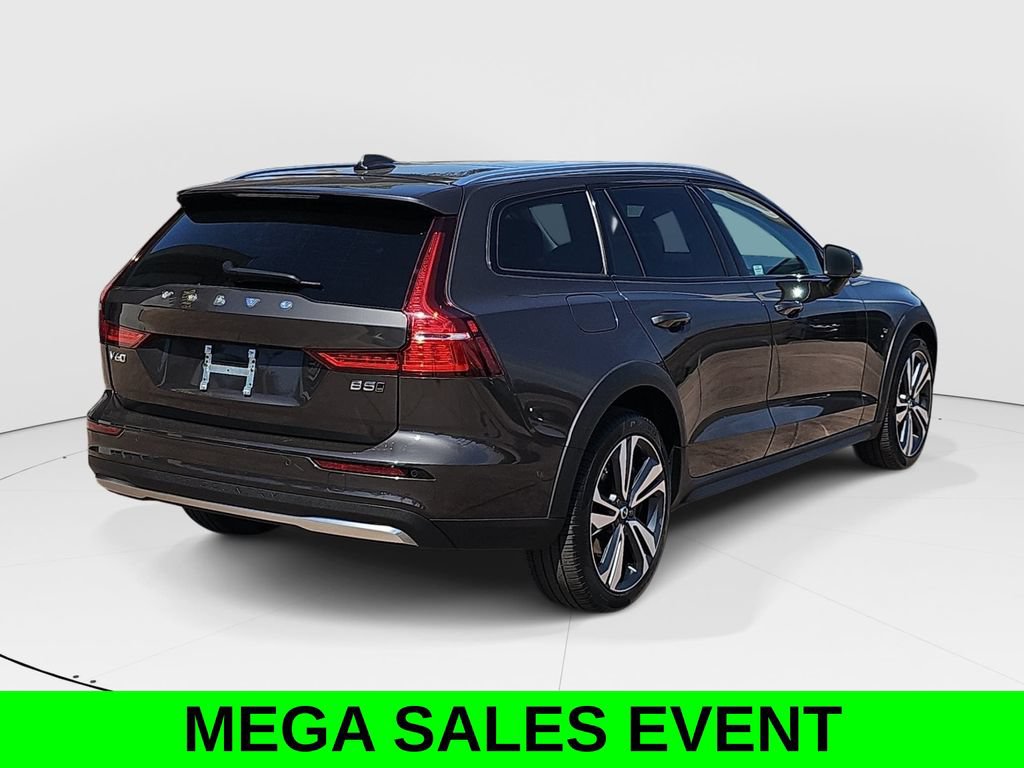 Used 2025 Volvo V60 B5 Cross Country Plus AWD/4WD video 3