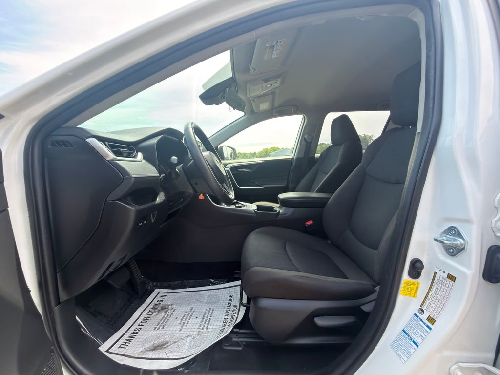 Used 2020 Toyota RAV4 LE AWD/4WD image 23