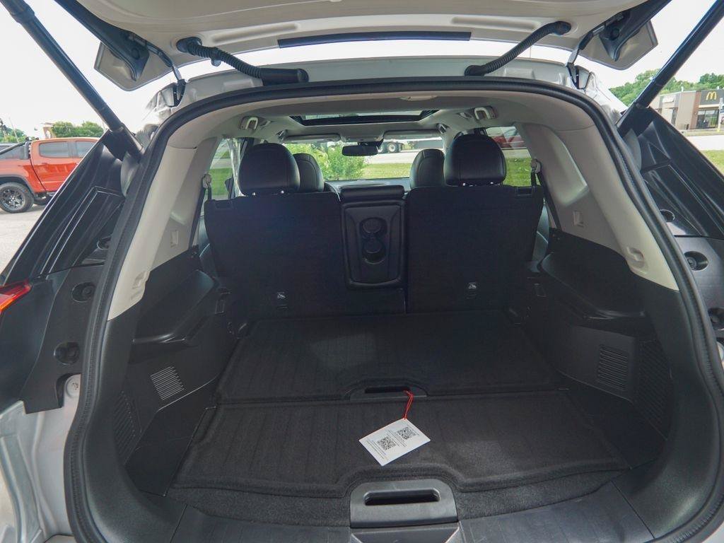 Used 2020 Nissan Rogue SL w/ Premium Package FWD image 10