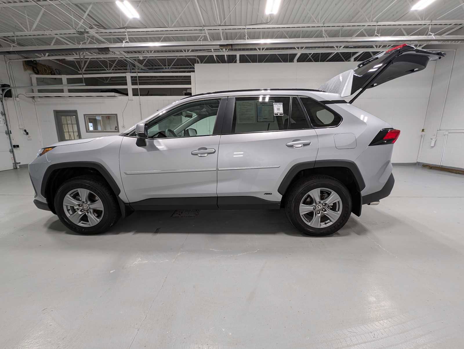 Used 2025 Toyota RAV4 XLE image 12